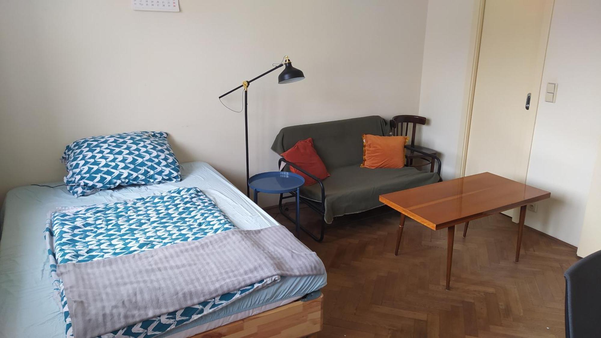 Kwatera prywatna Spacious In 6 Near Center