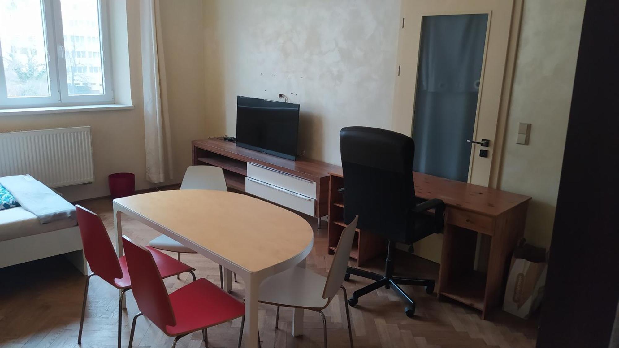 Kwatera prywatna Spacious In 6 Near Center Praga
